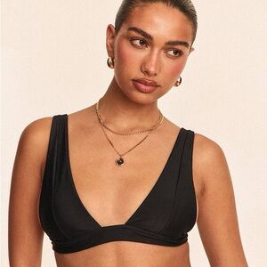 NWT PrettyLittleThing Black Plunge Triangle Bikini Top